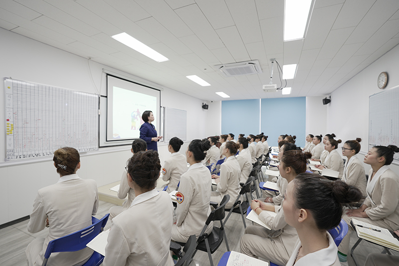 到哪里學(xué)美容？多途徑開啟美麗事業(yè)